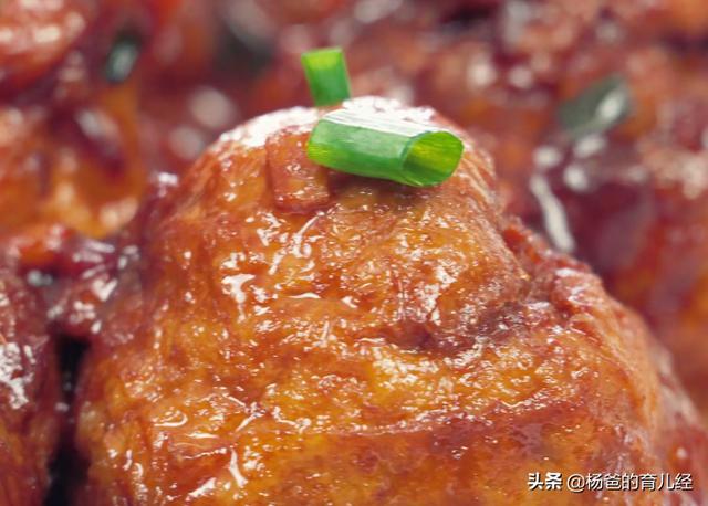 猪肉和白菜的美味新吃法，搭配油豆腐，鲜香又营养，孩子特爱吃