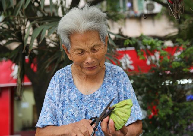 为什么父母心甘情愿被孩子“啃老”，退休老人说出心声，让人感慨