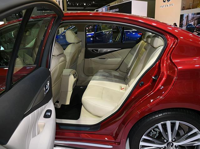 2.0T+7AT，211马力，4年质保，销量口碑都不错