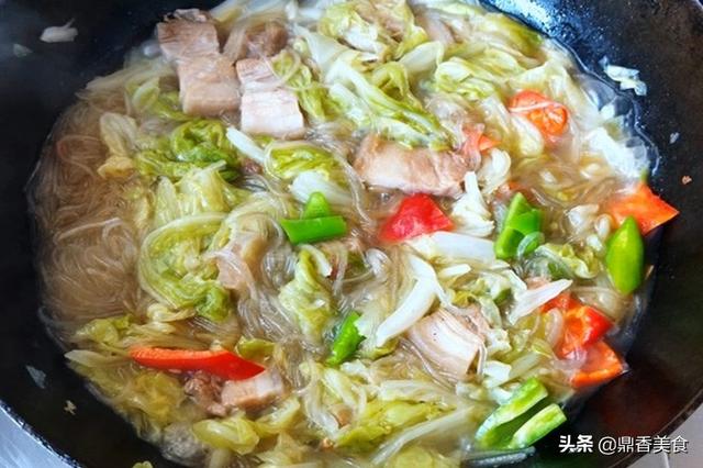 做白菜肉炖粉条，牢记"2放1窍门"，做对了，鲜香爽滑，不坨块