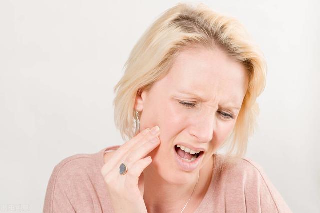 口腔溃疡没在意，61岁大爷确诊口腔癌！专家：反复溃疡是前兆