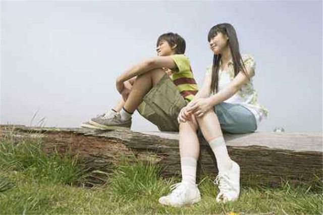 #你的育儿经#16岁女儿“颜值太高”，爸爸却犯愁：长相出众，也不是什么好事