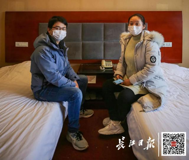 「你的育儿经」感染新冠肺炎的孕妈妈产女23天后，一家三口终于团聚了