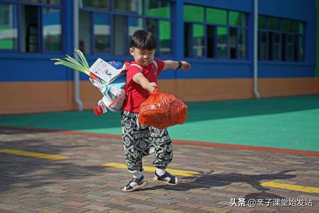 超级宝妈|女孩娇惯需父母宠爱，但更需呵护的是男孩，他远比你想的脆弱