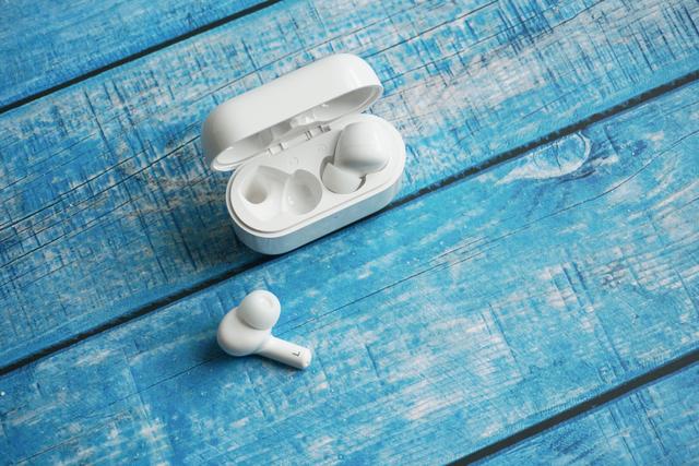 荣耀Earbuds X1：长续航、真无线、纯净音质，百元TWS精品