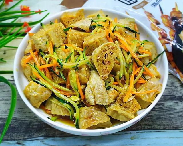 自制烤面筋，干净卫生，味道一点也不比外面卖的差！超级美味