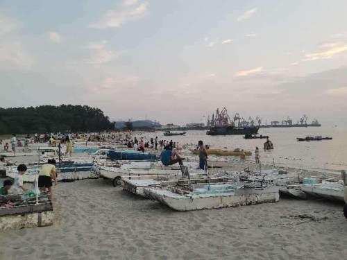 超级宝妈|夏季防溺水！地角人选择将孩子“扔”进海里