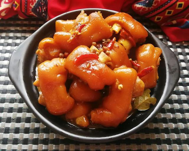 猪蹄这样做，软而不烂，肥而不腻！香糯可口，入口即化！家人超爱吃