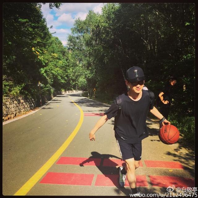 fun娱乐|腰围59cm，比沈腾头围还要小！白敬亭和王嘉尔互量腰围火了