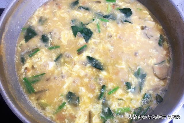天冷早餐不能将就，5种食材做锅疙瘩汤，热乎乎的，全家吃美