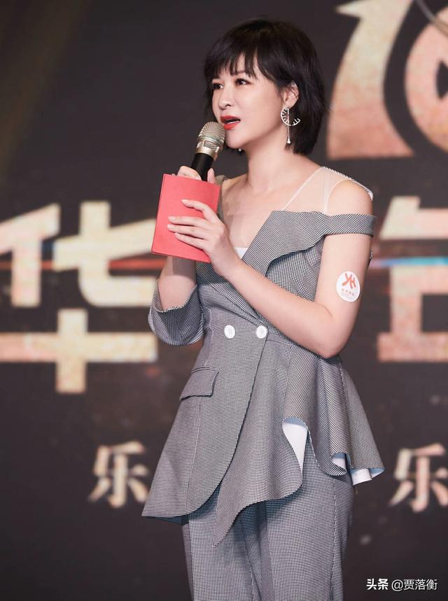 资讯早知道|杜华发文鼓励姐姐们的1分钟后，评论区里惊现“铁粉代骂”服务