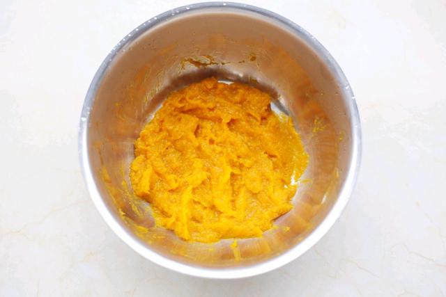 冬天就馋这零食，半个南瓜，1碗燕麦就能做，香甜酥脆太好吃了