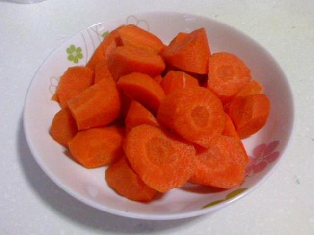 广东人爱喝的牛骨头汤，高钙高蛋白质，美容养颜，增强免疫力