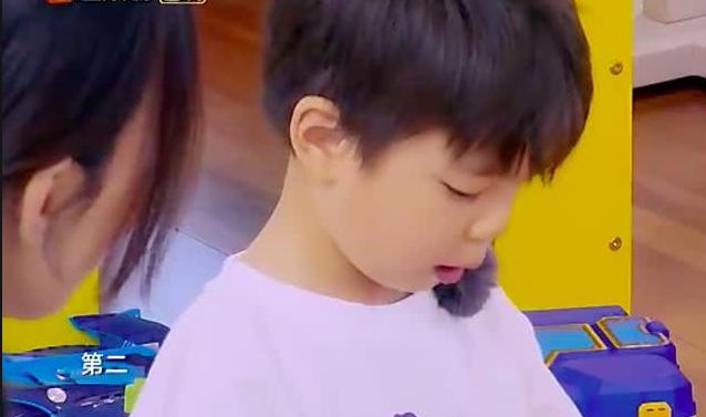 超级宝妈|孩子生气扔玩具？霍思燕的教育方式受到网友赞赏：比讲道理好多了