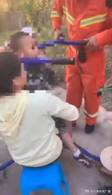 超级宝妈：心疼！4岁男童被这种器械夹伤，导致手指截肢！很多小区都有...