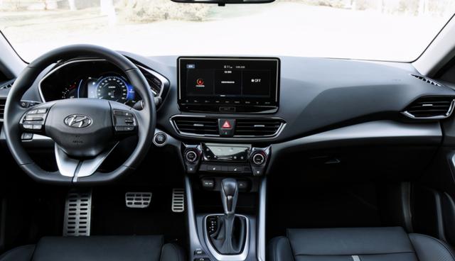 现代菲斯塔叫板本田思域，1.6T+7DCT，高速220码不飘，才13.38万