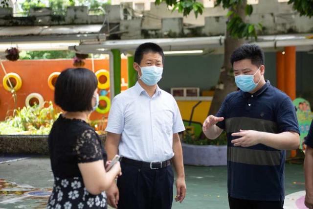 超级宝妈|王长青副市长一行莅临市二轻幼儿园督导检查复学防控工作