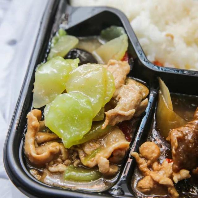 便利|排队排出C字型，滚一遍菜单只要人均20块，杭城打工人食堂新晋C位非它莫属