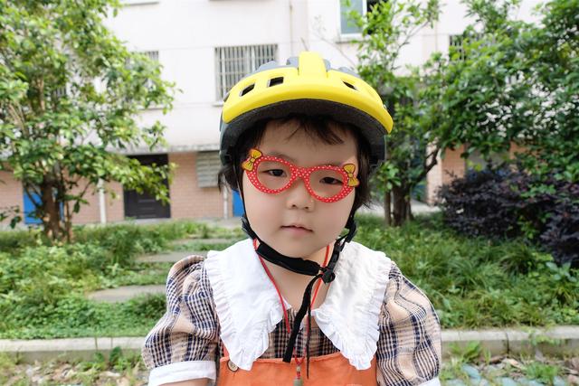 『超级宝妈』提升孩子协调性，掌握更好的平衡，柒小佰滑步车A1体验