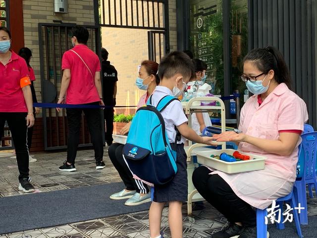 超级宝妈|直击｜广州萌娃返园首日，老师家长“成功交接”