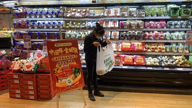 年夜饭|原年人年夜饭讲究“轻”：异地订单倍增，销量前100单品皆“吃喝”