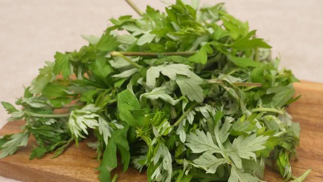 艾草|清明前后，“草中钻石”要常吃！祛除寒湿、健脾胃，胜过芹菜菠菜