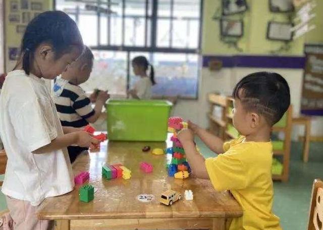 幸福之家|“新型攀比”蔓延至幼儿园，父母要重视，不要伤到孩子不自知