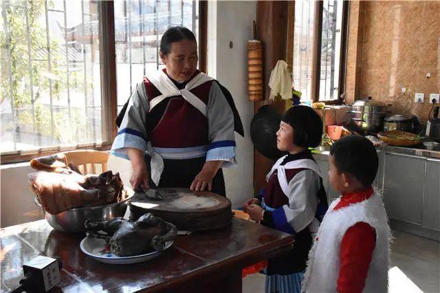 年夜饭|「新春走基层」云南丽江：浓浓年味尽在年夜饭里