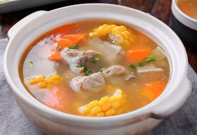 炖排骨汤，不要只会焯水，做好3点，排骨香软好吃，汤汁鲜美