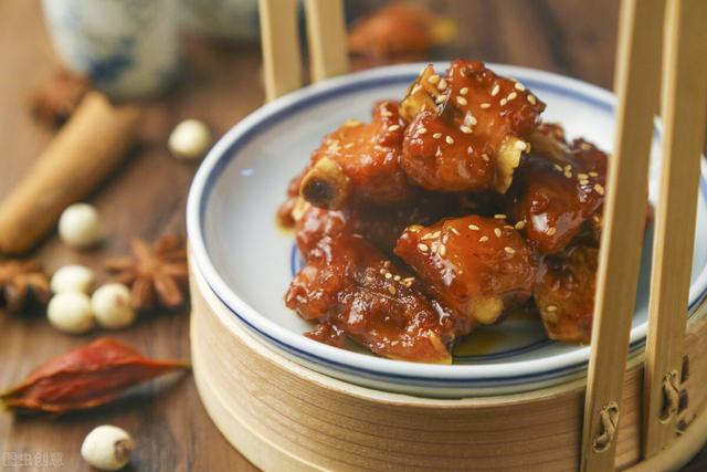 在家自制糖醋排骨，牢记3技巧，排骨香嫩入味，不出门买了