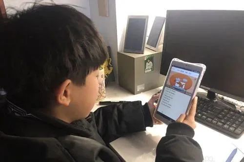 「暖先生格调」家长再不重视，网课让你家孩子越学越糟！