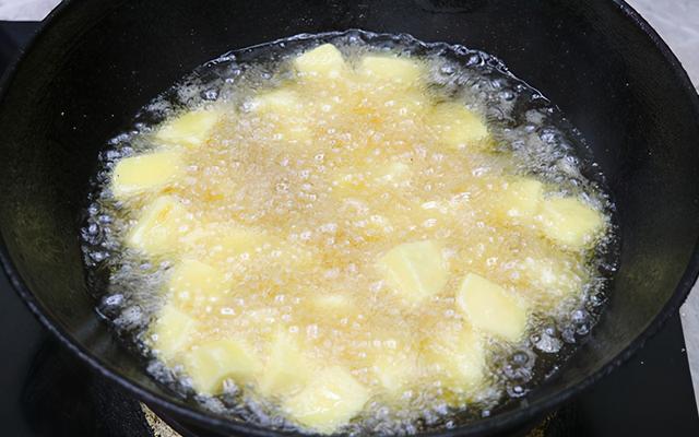 吃不完的苹果试试这种新吃法，很多人没吃过，咸甜适口，好吃易做