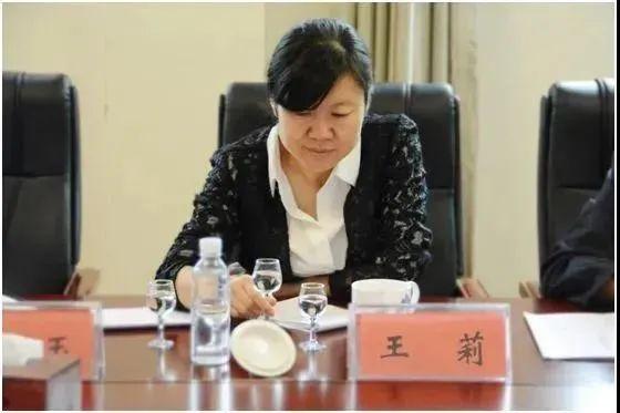 王莉|“院士风波”引关注，茅台史上首位女总工，27年如何炼成酿酒大师？