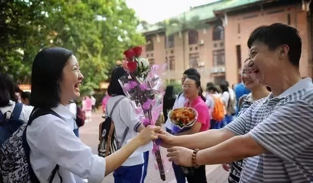 奖励孩子需警惕“德西效应”，适度奖励孩子，才能激发学习动力