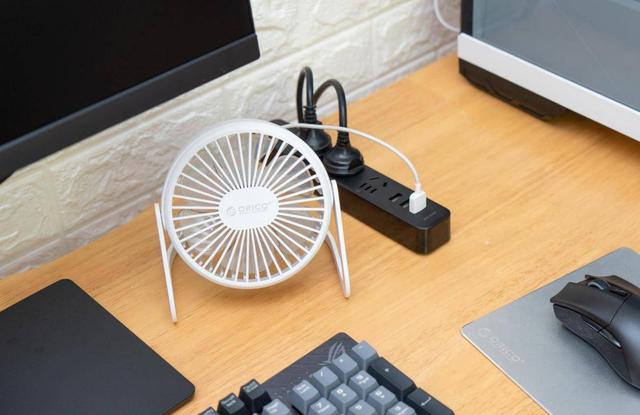 桌面好物之智能USB插线板，带分控和远控的就这一款