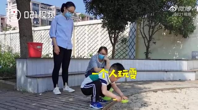 中国教育报|十级“孤独”！一人上课、一人吃饭……网友：一人扛下所有