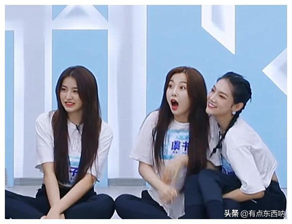 fun娱乐|当听到LISA送礼物：虞书欣开心，陆柯燃捂嘴，谁注意孔雪儿表情