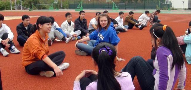 幼儿园老师向家长借3万元，宝妈巧妙应对，一句话拒绝却不伤感情