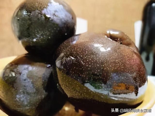 南方人网购“冻秋梨”，表示太难吃！被东北人看到：不会吃别乱说