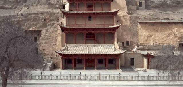 华为河图总工曝友商“抄袭”；OPPO卷轴屏手机屏幕来自京东方