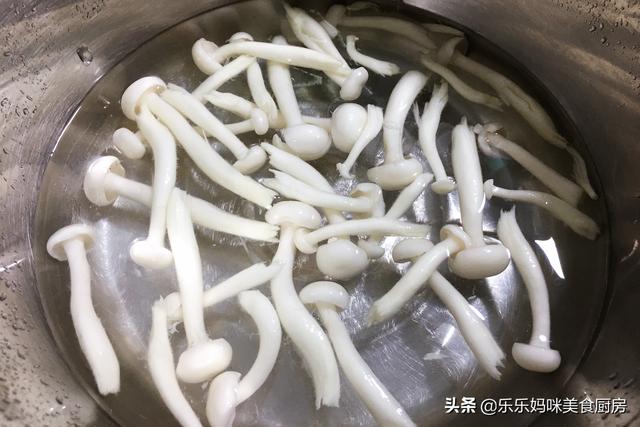 明日大雪，用6种食材做一锅特色面食，好吃又营养，冷天吃真舒服