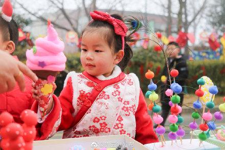 太萌啦！连云港 幼儿园里的新年庙会