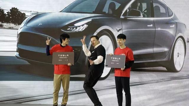 [我爱奔驰大G]特斯拉市值暴涨破1500亿美元 有人预测还能涨10倍？