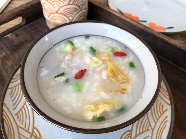 熬大骨汤，记住“2不放2诀窍”，汤汁浓白鲜美，味道香还没腥味