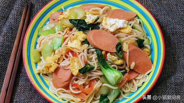 家常炒面这么做好吃，制作简单，不坨不粘，爽滑劲道，一碗不够