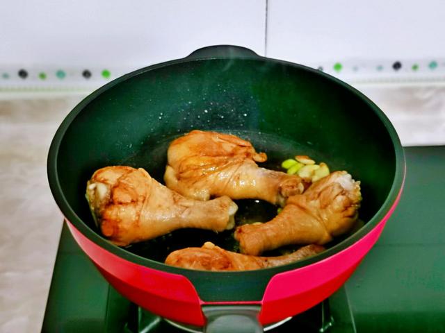 可乐鸡腿，咸甜风味，老人小孩全喜欢吃，做法简单包教包会