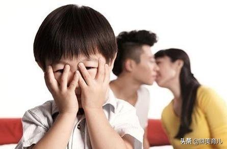你的育儿经■爸妈在孩子面前的行为要注意，不可超过了孩子的认知范围外