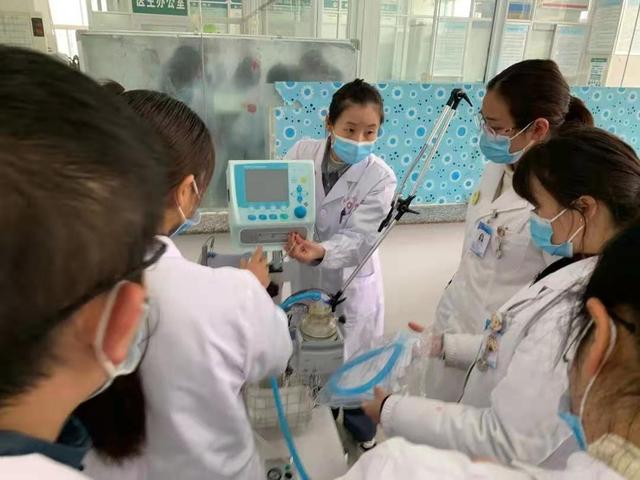 儿科|摆“剪刀手”不再是梦，儿童医院援滇医疗队完成当地首例罕见病患儿并指分离手术