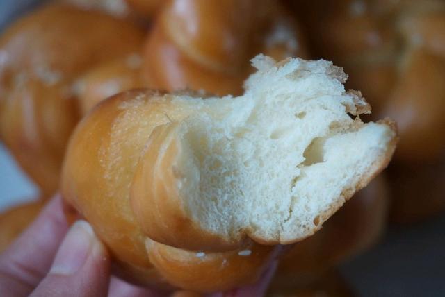 想吃麻花不用买，自己在家也能做，外酥里软，满满的儿时味道