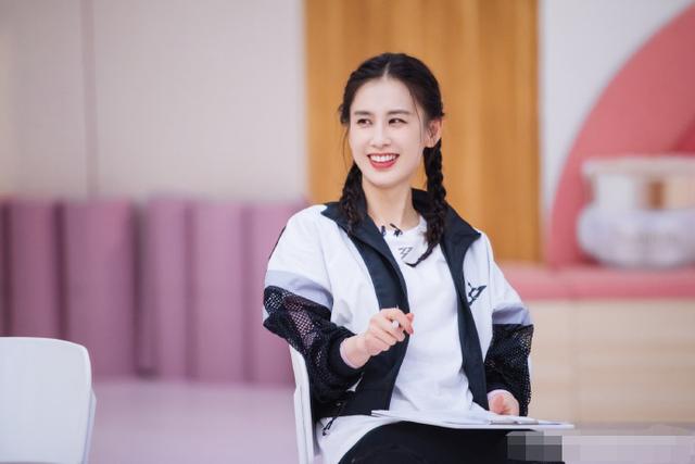 吃橘子的丸子|她曾暗讽28岁的黄圣依人老珠黄，因长相被杨子力捧，现在混成18线